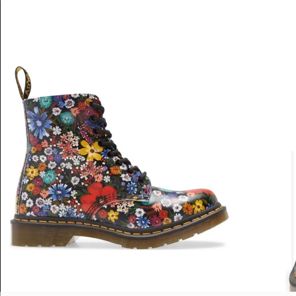 Dr MARTENS 1460 PASCAL FLORAL Lace up Boot Size: 5 - Picture 2 of 6